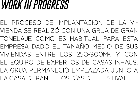 WORK IN PROGRESS El proceso de implantaci n de la vivienda se realiz  con una gr a de gran tonelaje como es habitual    