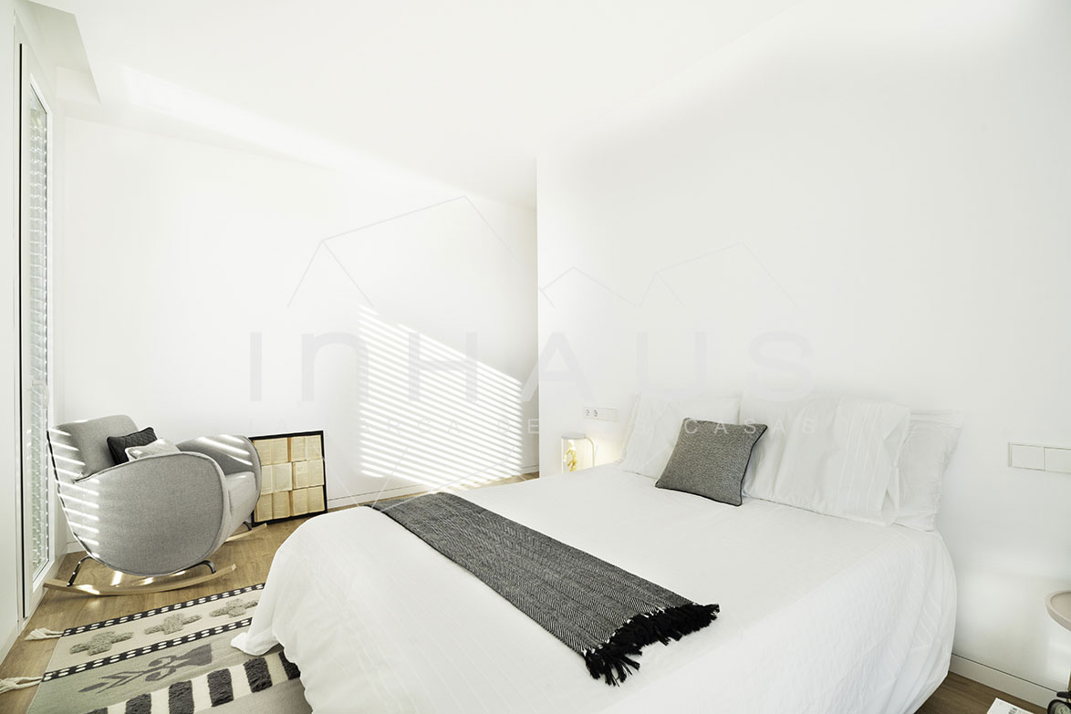 dormitorio-luz-persiana-orientable-casas-modulares-inhaus