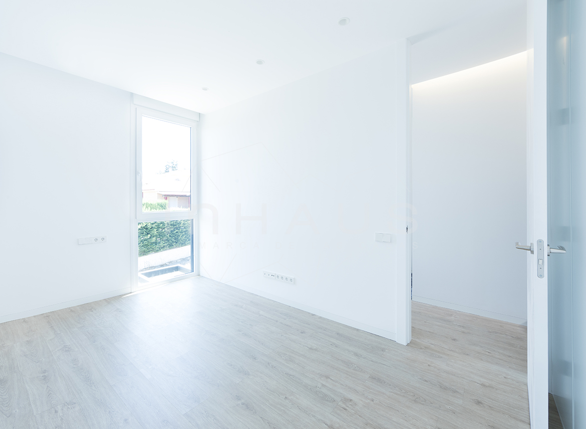 carpinteria-pvc-suelo-a-techo-casas-prefabricadas-inhaus