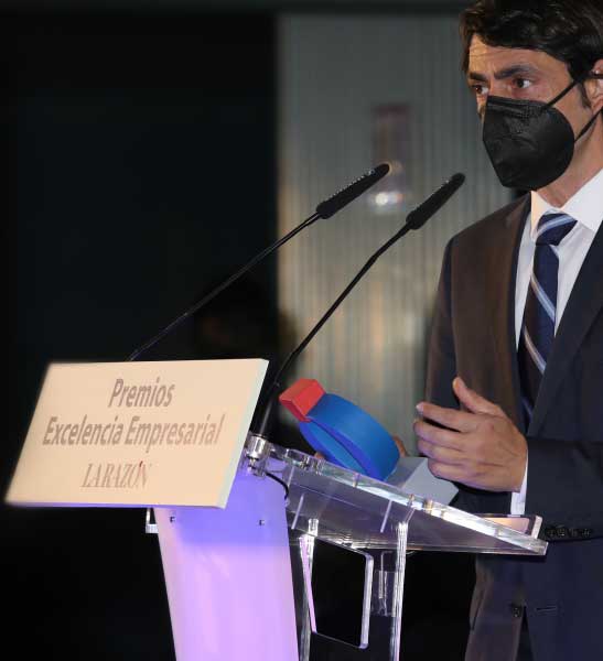la-razon-premio-a-la-inovacion-y-al-diseno-vanguardista-ruben-navarro-lopez
