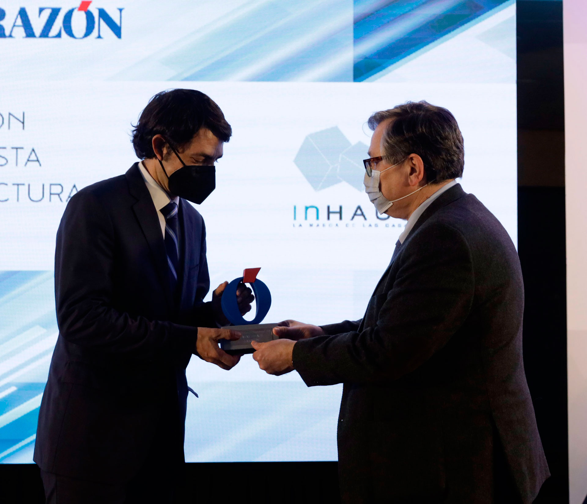 Premio de La Razón a Casas inHAUS: Innovación y Diseño