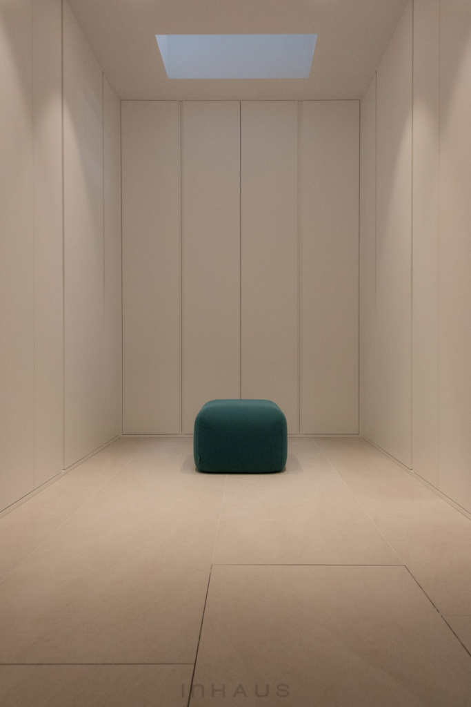 Vestidor en vivienda modular en Valencia