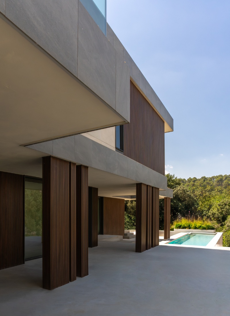 Fachada ventilada vista al exterior casa modular de lujo a medida en San Cugat Barcelona