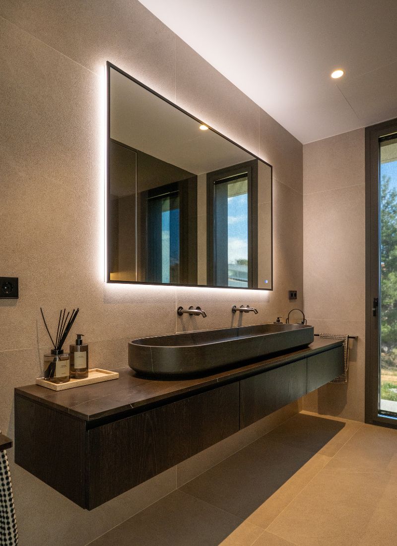 Baño piedra natural porcelanosa casa de lujo en Bétera