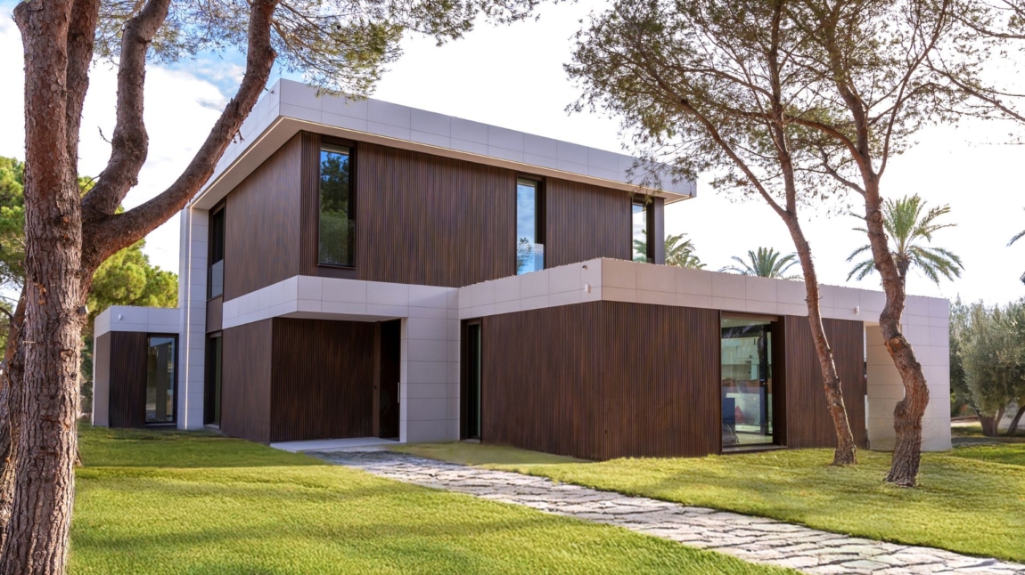 High tech modular house in Alicante - Illuminated overhangs in inHAUS