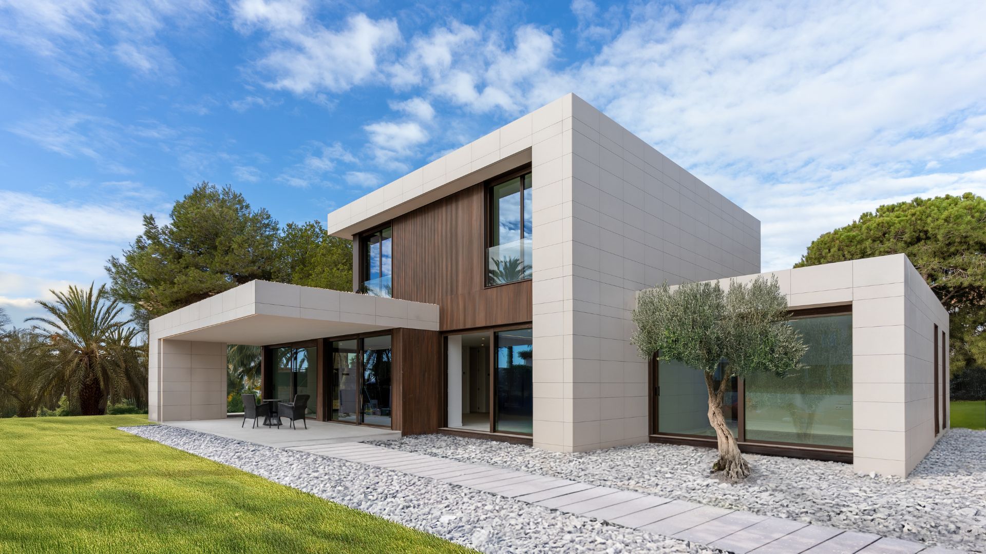 Facade of a modular house with wood in Alicante