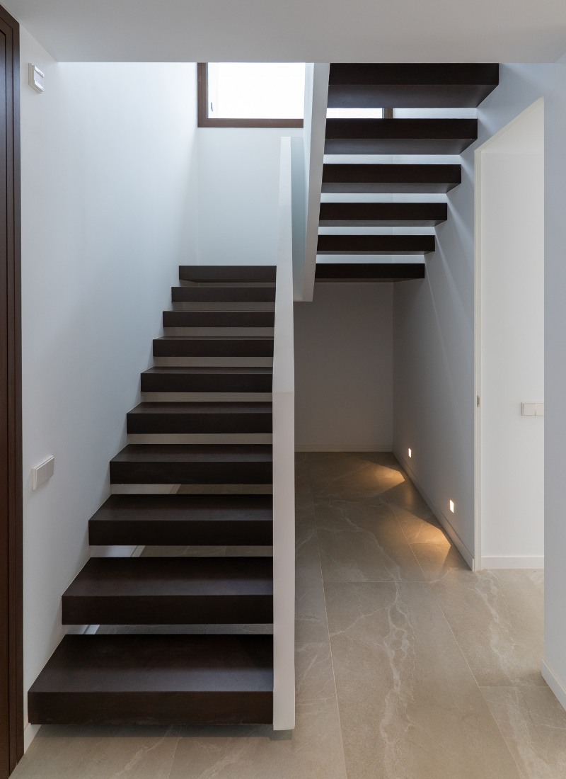 Escaleras casa modular en Mallorca del modelo Tiana inHAUS