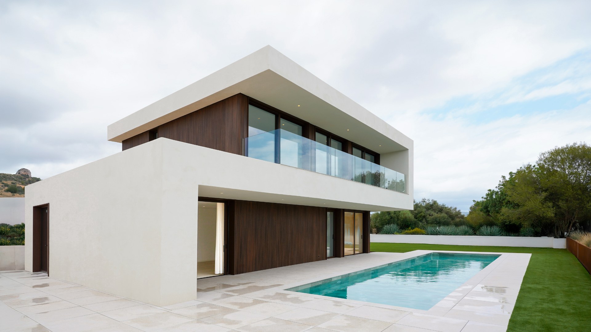 Villa modular en Mallorca modelo de casa modular de catálogo inHAUS con voladizo en fachada