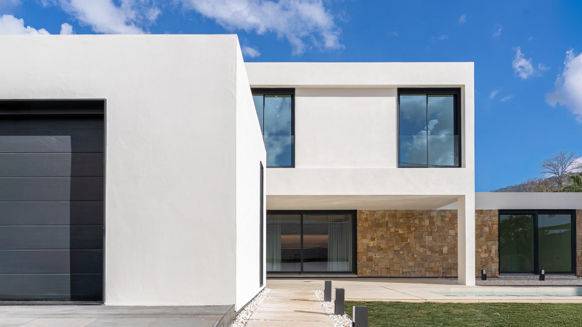 casa modular en ibiza monocapa blanco fachada