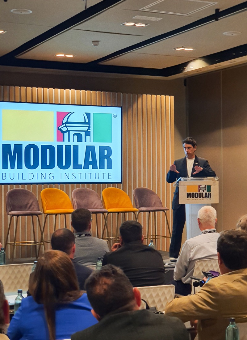 Ponencia sobre construcción industrializada Casas inHAUS en el congreso WOM 2025