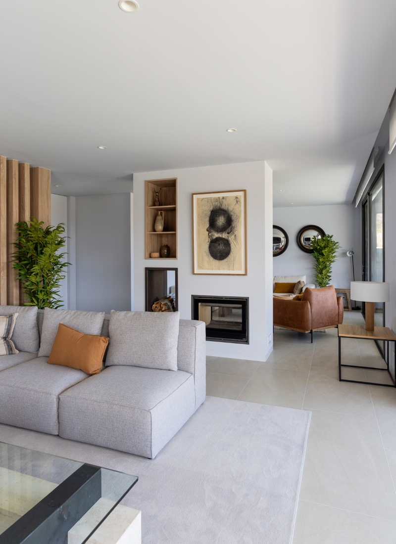 Salón con pared divisoria