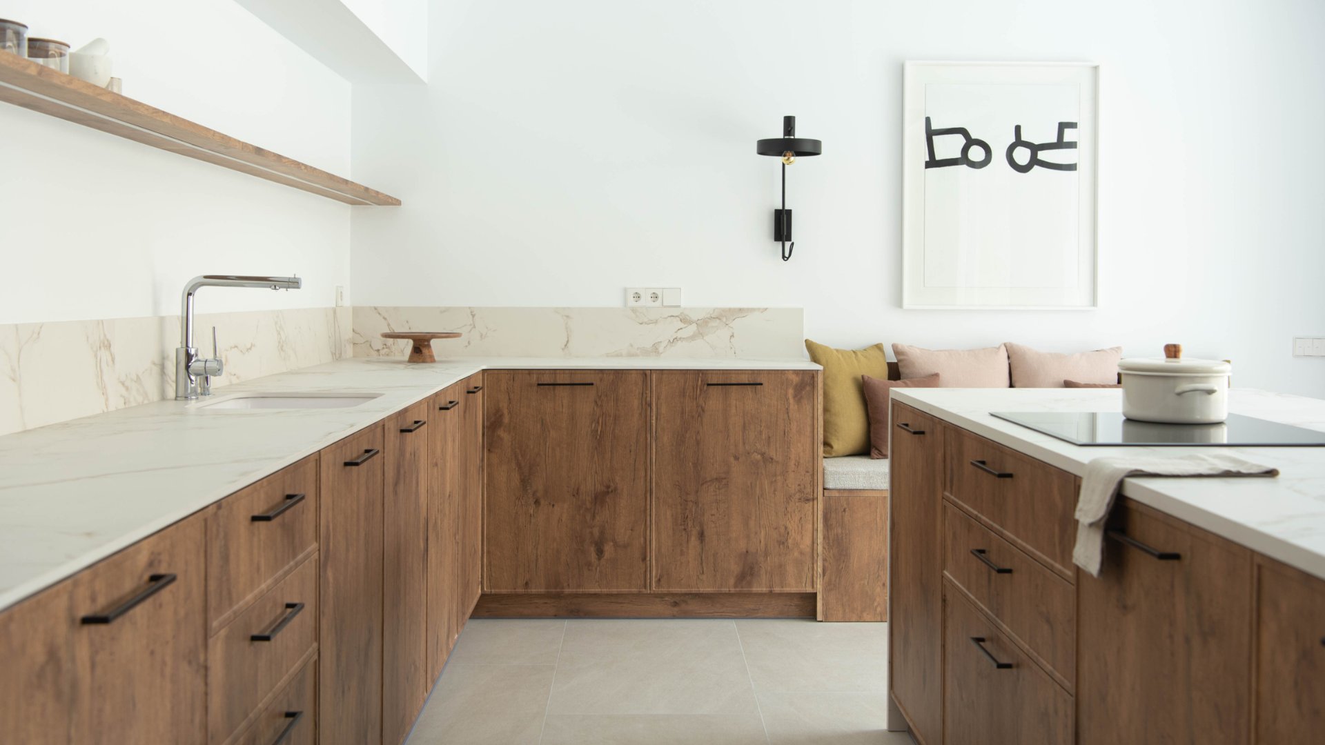 Cocina en L de diseño rústico