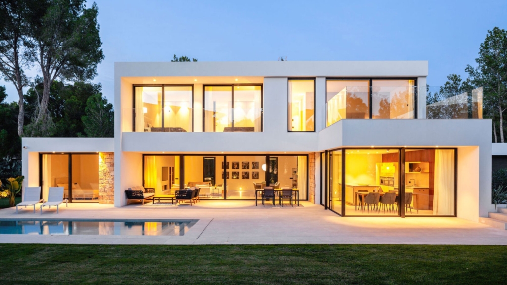 Casa modular con grandes ventanales