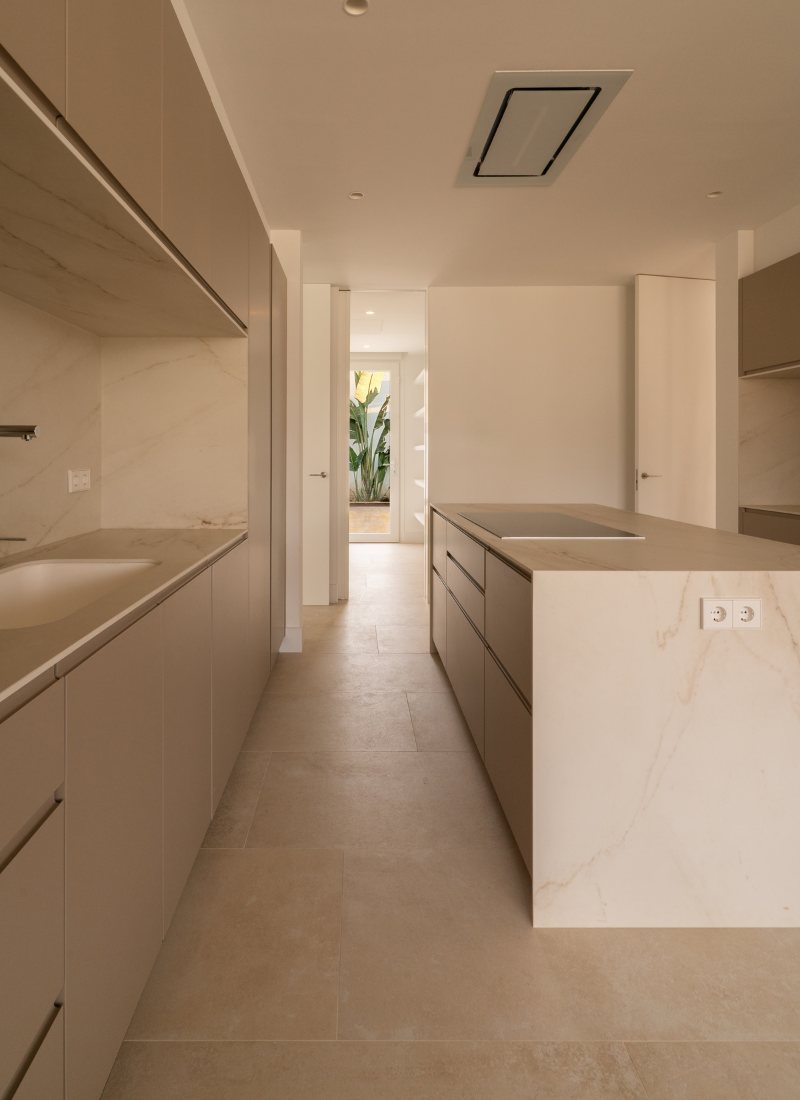 Cocina con isla en casa modular