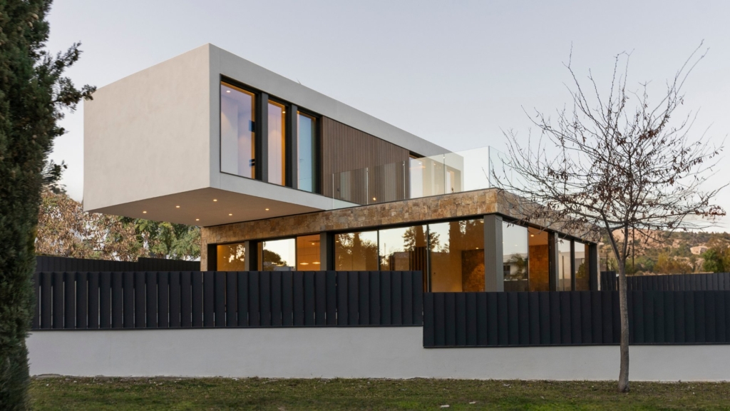 Fachada con volúmenes