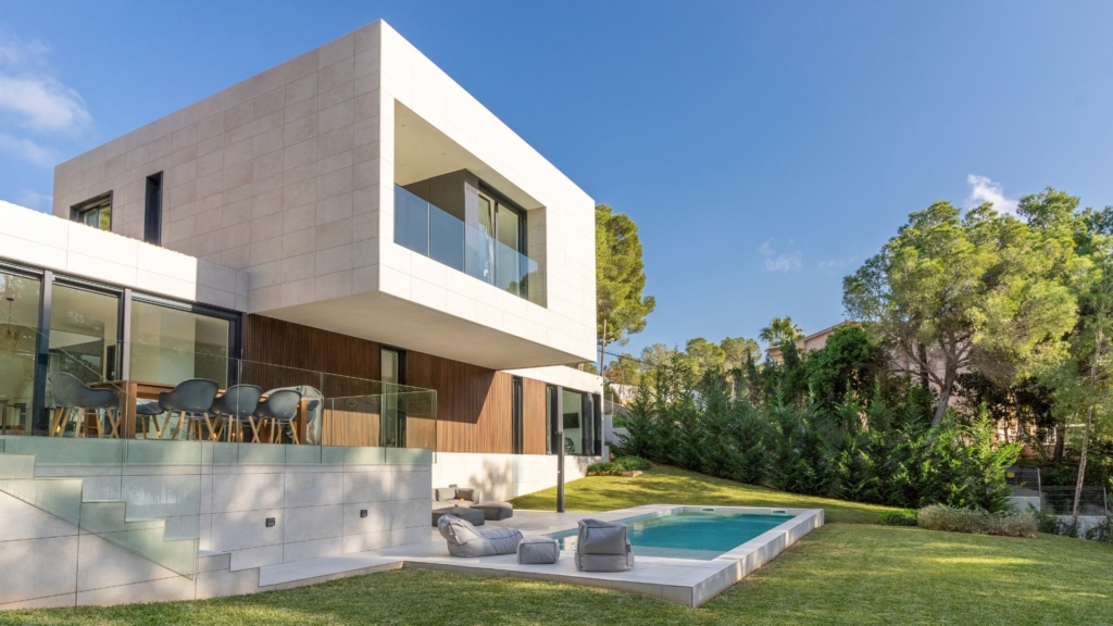 Fachada voladizo casa prefabricada