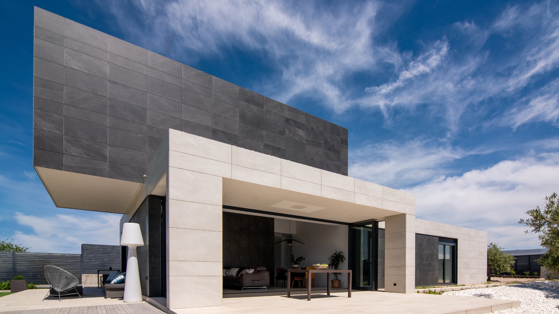 Juego volúmenes fachada