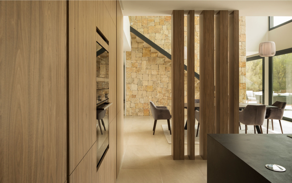 Panelado madera en cocina comedor