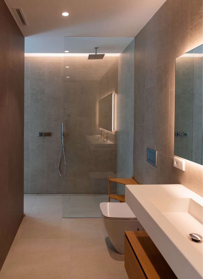 Ducha integrada pavimento baño