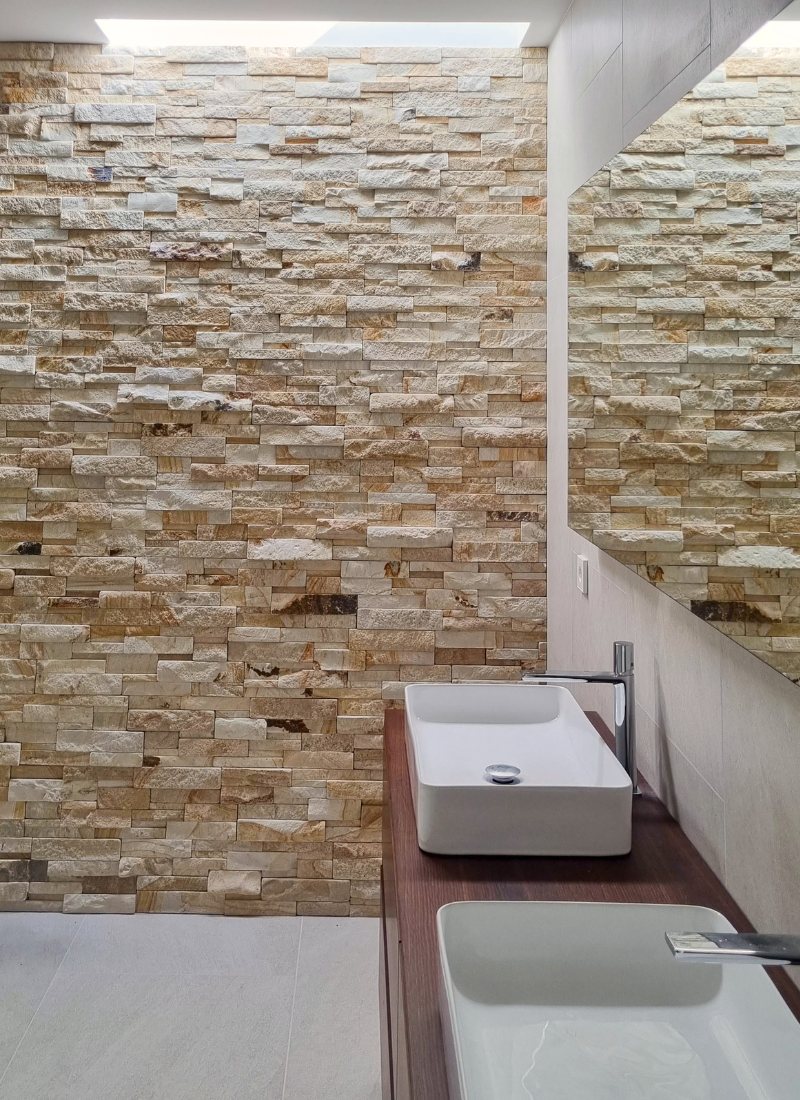 Materiales tonalidades piedra natural diseño baños