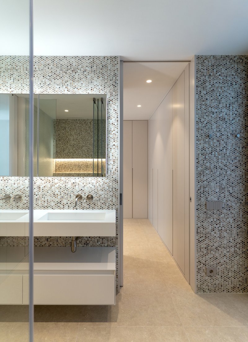 Baño con doble lavabo en residencia exclusiva Benicasim inhaus