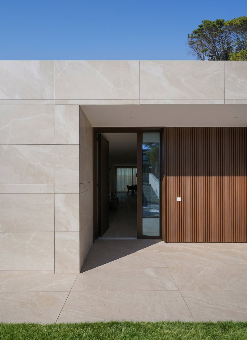 Casa modular Barcelona fachada madera tecnológica