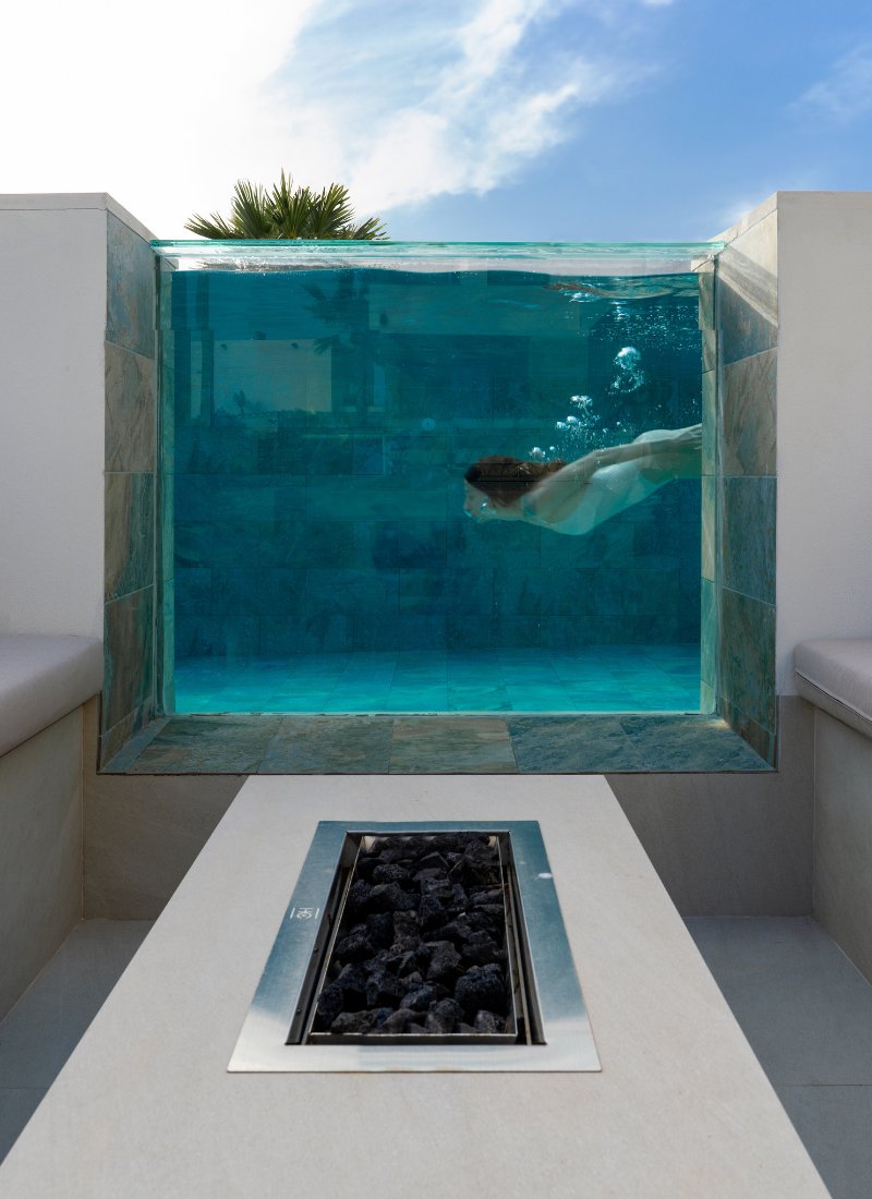 Piscina ventana subacuática villa lujo