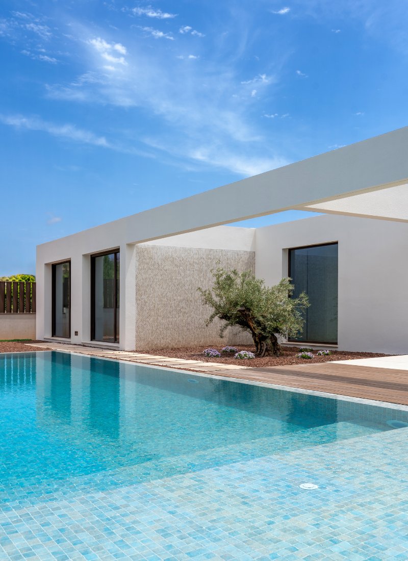 Vivienda prefabricada voladizo piscina benicasim inhaus
