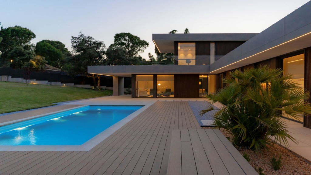 Iluminación interior piscina casa modular