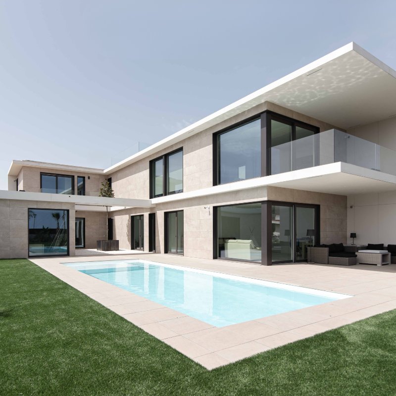 Piscina rectangular casa prefabricada