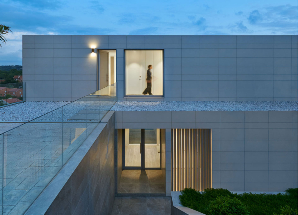 Casa prefabricada Barcelona exterior nocturna