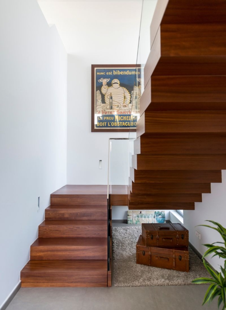 Escalera interior madera
