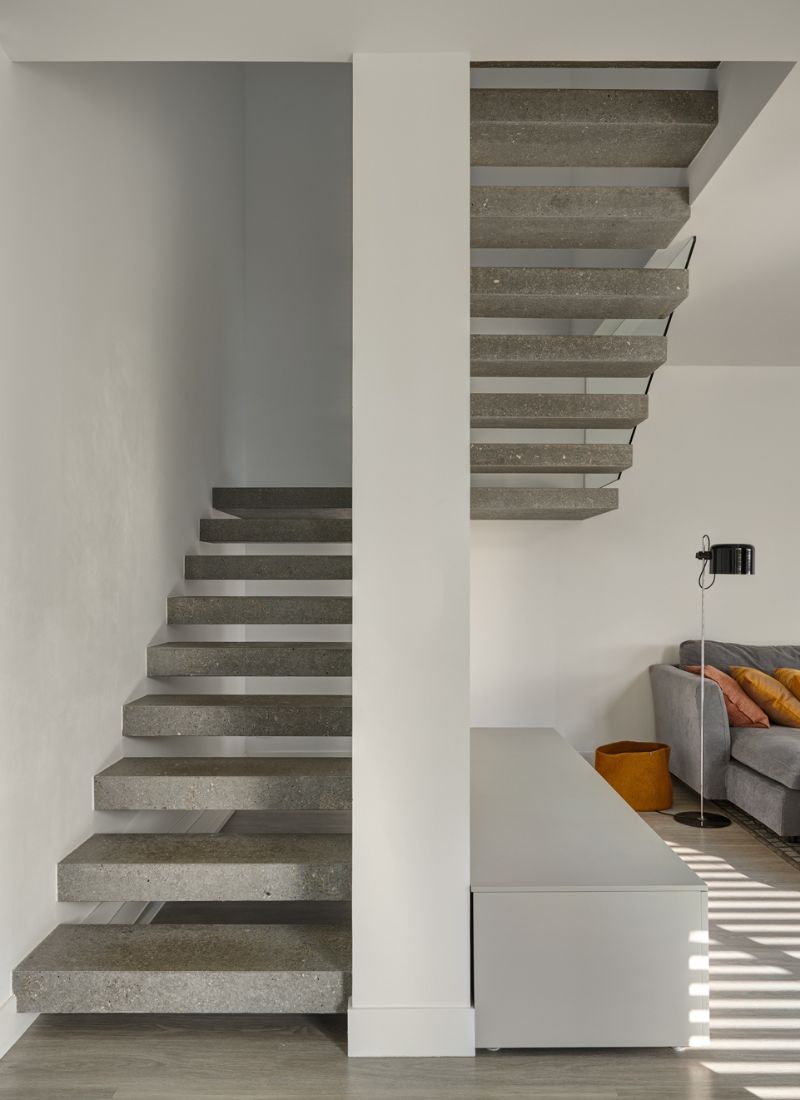 Escalera interior vivienda hormigón