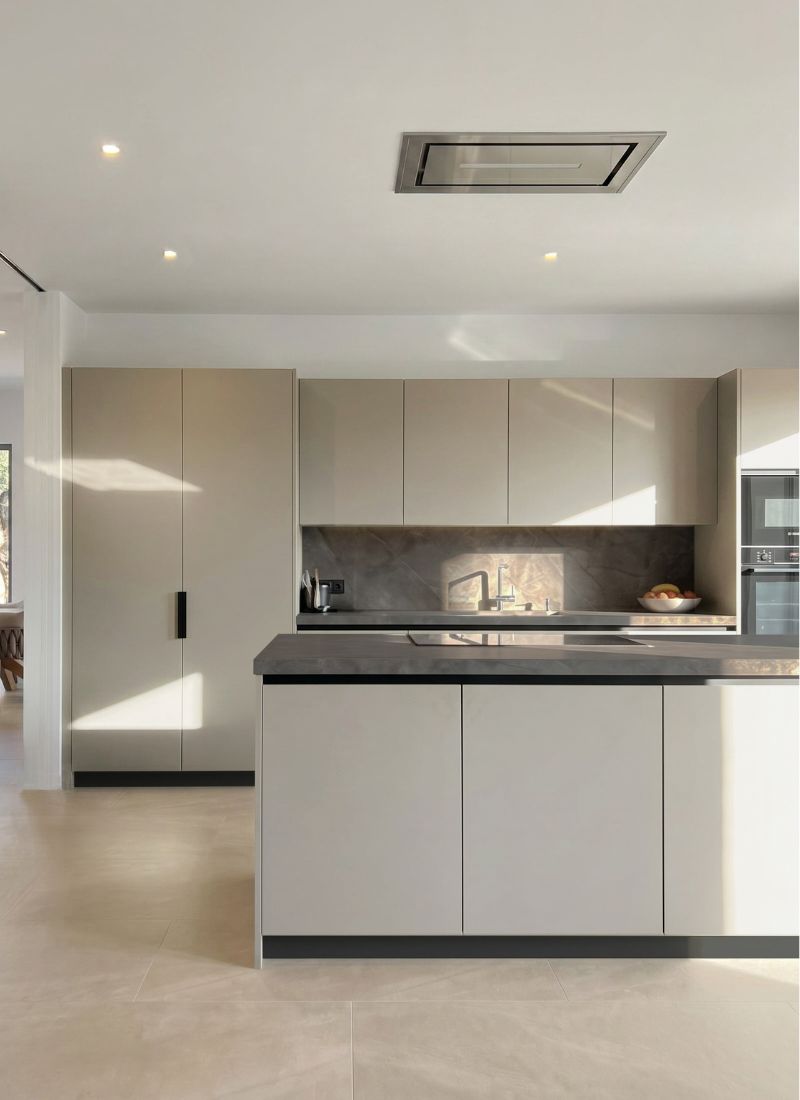 Render cocina en tonalidad gris piedra en casa modular Málaga