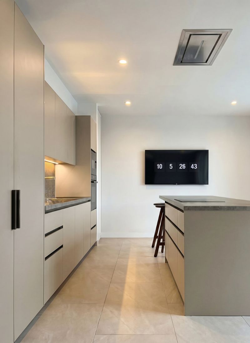 Render cocina en tonos grises en casa industrializada Málaga