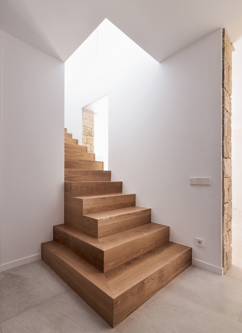 41_ESCALERAMADERAINHAUS