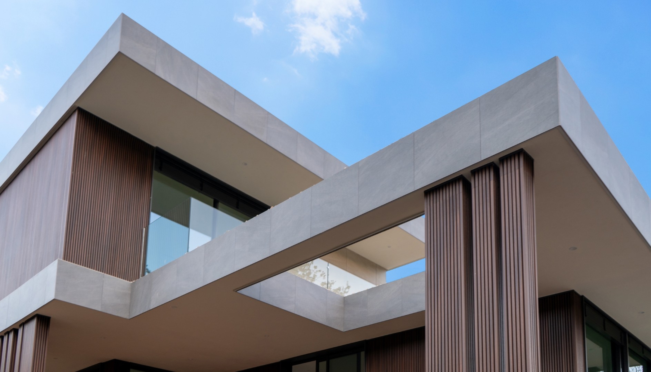 Fachada vista general de estilo mediterráneo casa modular de lujo en Barcelona